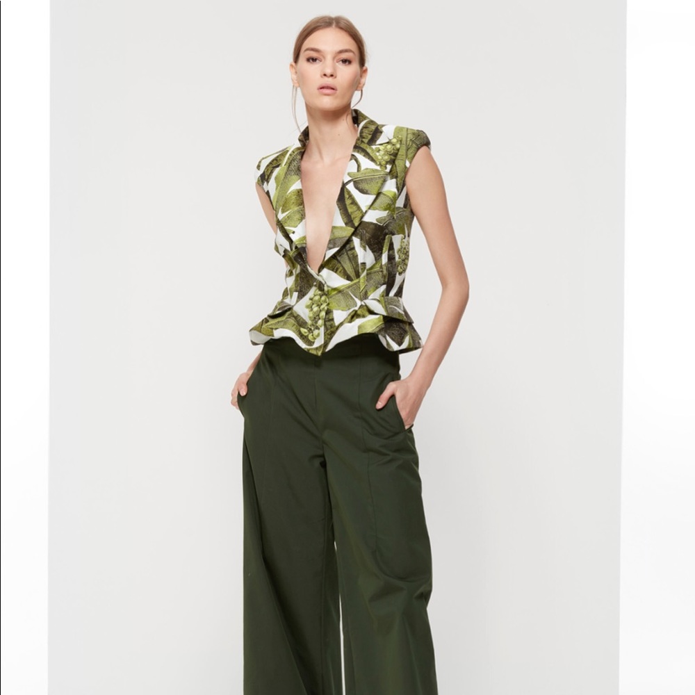 Oscar de la Renta leaf print sleeveless jacket
